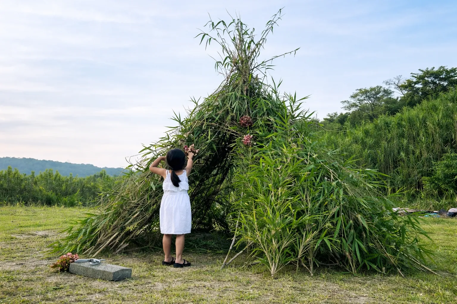子供たちが外で一緒に遊んでいる様子